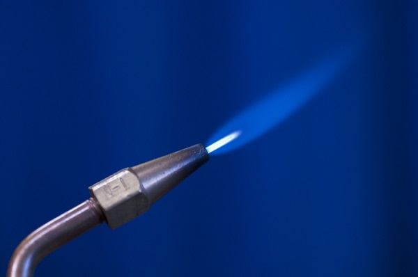 Acetylene torches can generate a fine, hot flame in order to mold materials with precision